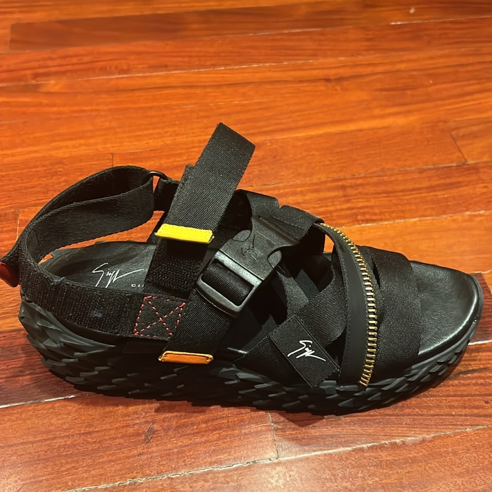 Sandals - Picture 7 of 7